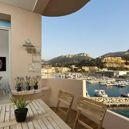 Les Barques, Vue Splendide Sur Le Port De Daire *